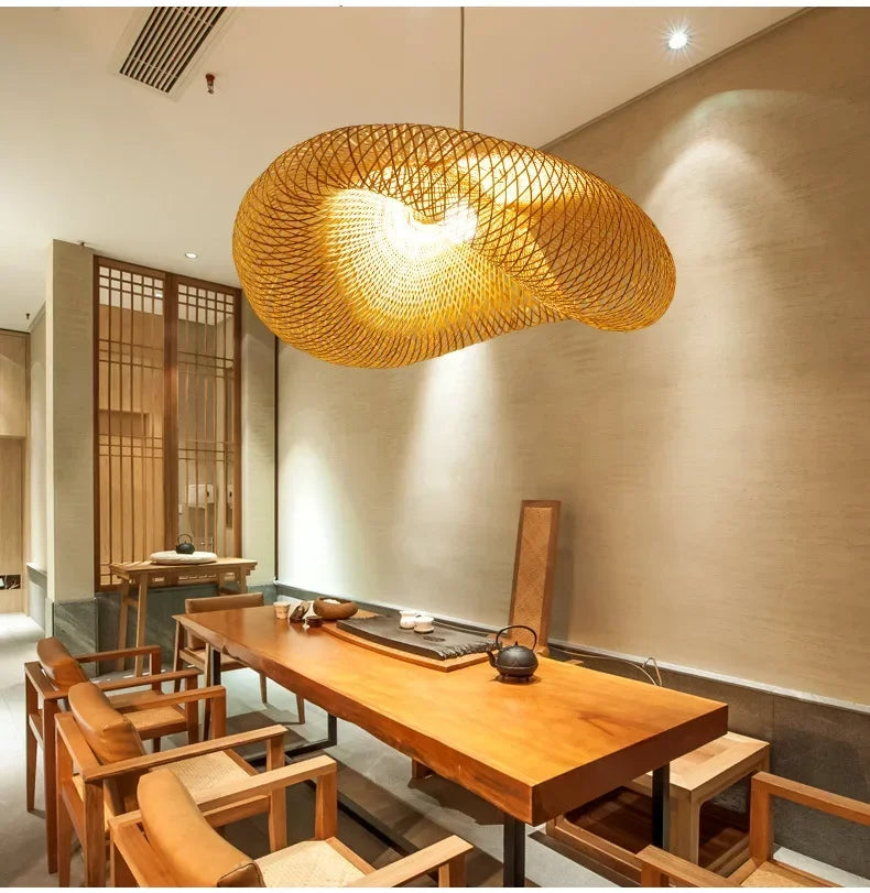 Suspension bambou tressé – ambiance salon zen restaurant