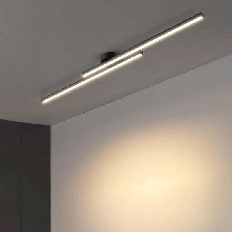 Plafonnier LED aluminium long – ambiance couloir moderne
