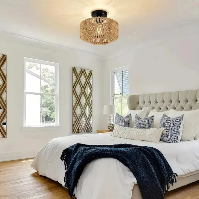 Plafonnier rotin tressé naturel – ambiance chambre lumineuse blanche