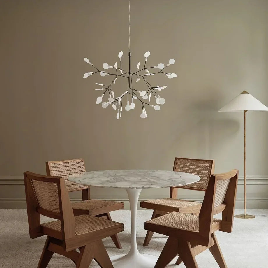 Lustre LED branches lucioles noir – ambiance salle à manger élégante