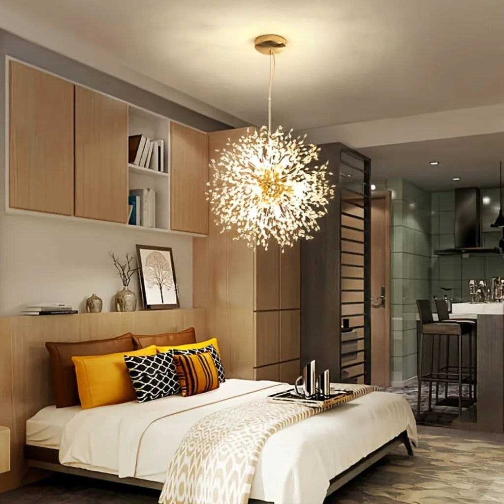 Lustre pissenlit cristal doré – ambiance chambre moderne