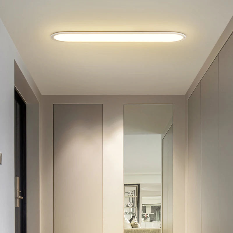 Plafonnier LED ultra-fin couloir blanc – ambiance entrée miroir