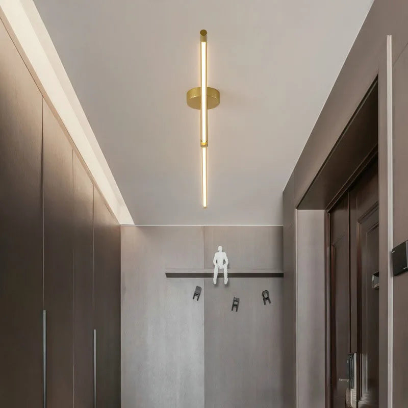Plafonnier LED linéaire couloir – ambiance salle de bain miroir