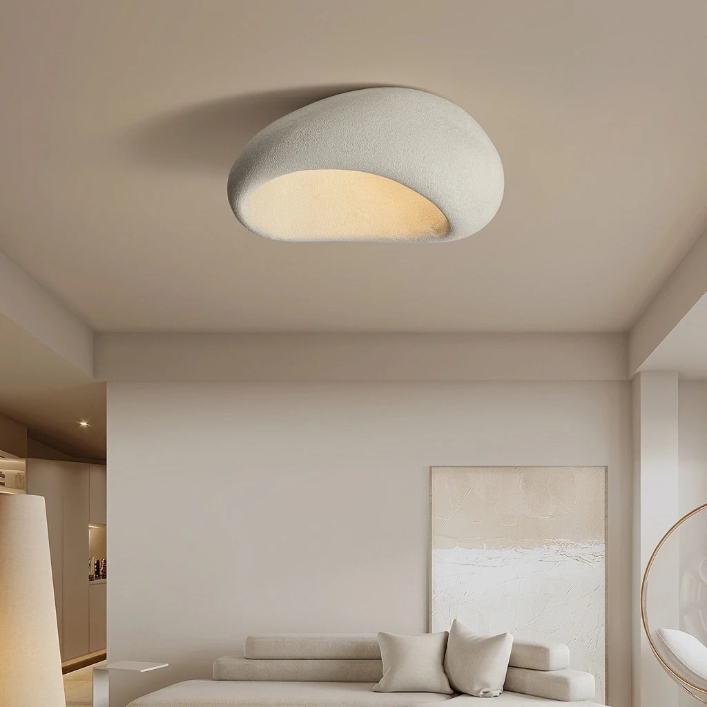 Plafonnier Wabi Sabi Forme Galet – Ambiance salon moderne minimaliste