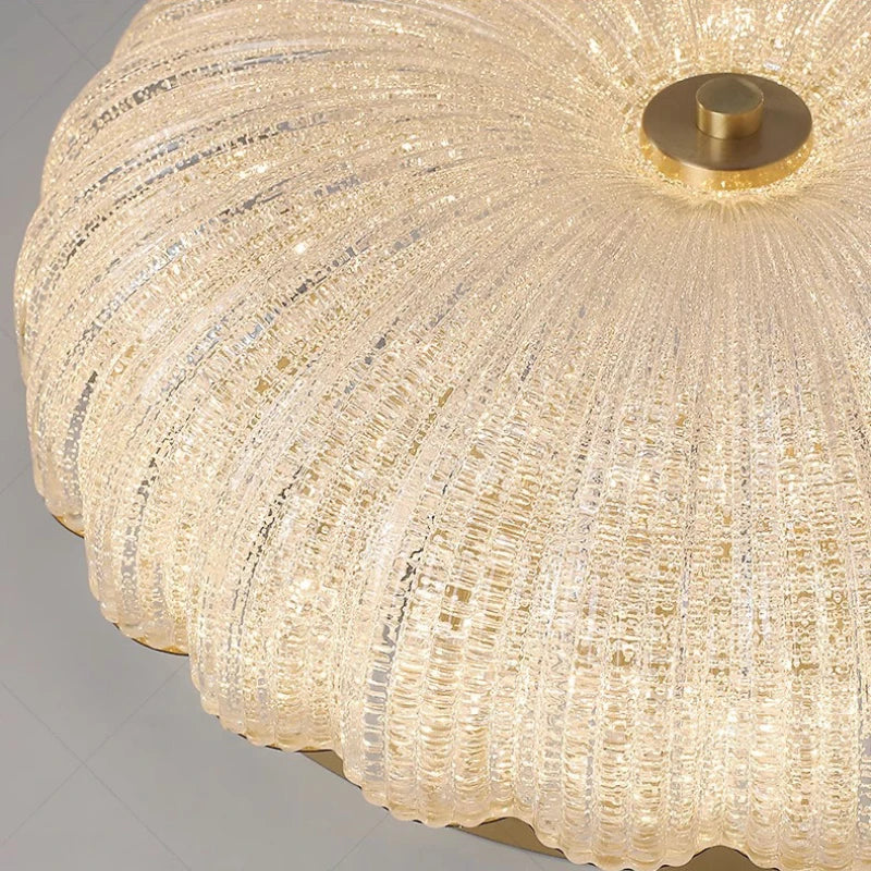 Plafonnier LED Fleur Cristal – gros plan pétales cristal allumés