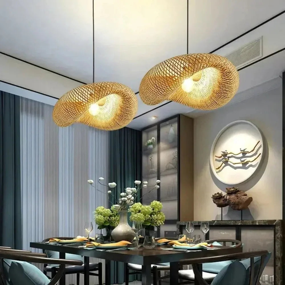 Suspension Bambou Tressé – deux luminaires au-dessus table à manger