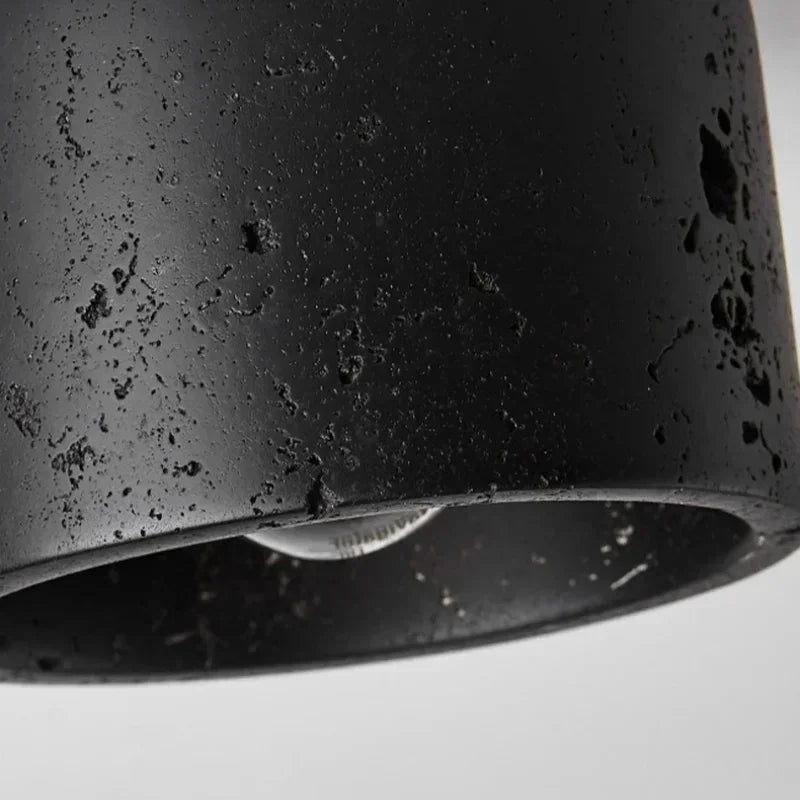 Plafonnier Wabi-Sabi – close-up grain pierre noire