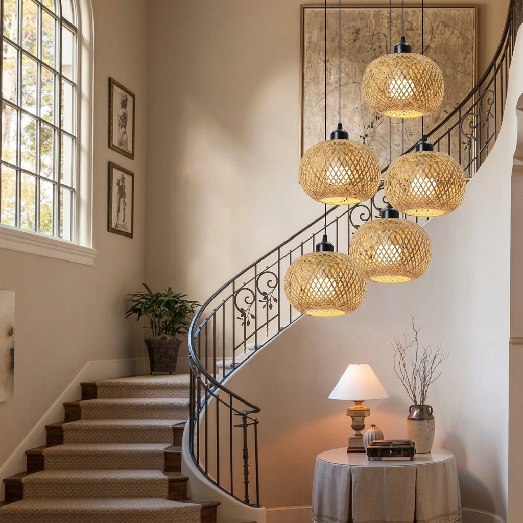 Plafonnier Bambou Tressé – ambiance escalier chaleureuse